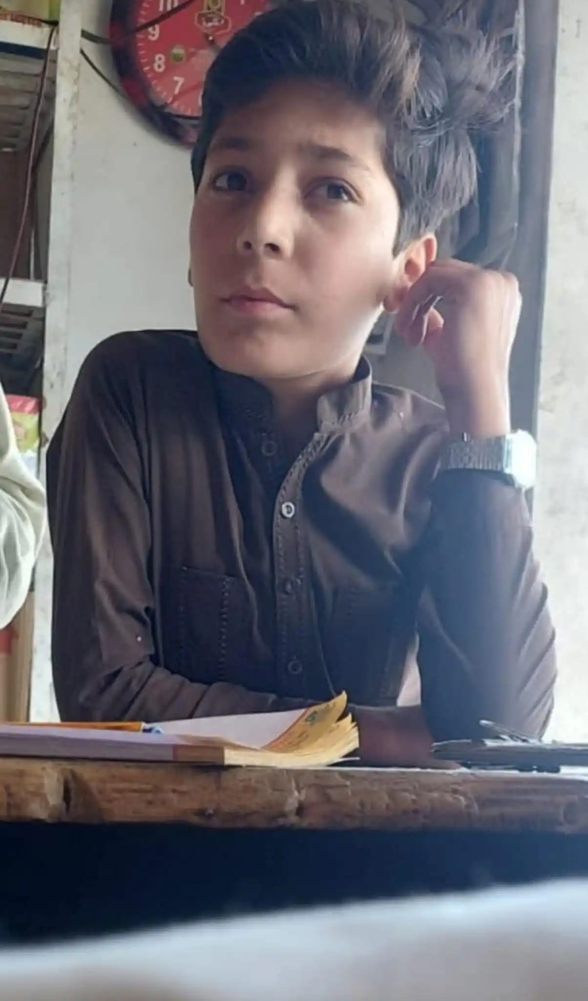 Image from د غورځنګ میډیا✌️PTM Updates): ‏دا انځور د هغه ماشوم دی چې نن د جنوبي وزیرستان په مکین سیمه کې د 5ابي...