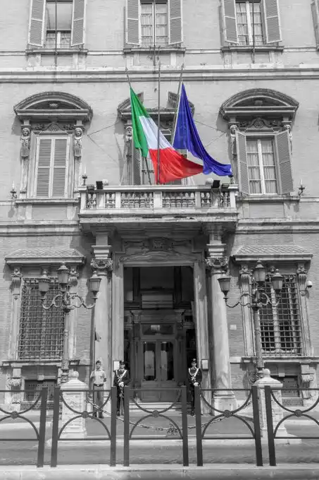 Image from Senato della Repubblica: 🇮🇹 *Il Tricolore della Repubblica italiana* 🇮🇹  📌 Dopo il _Refere...