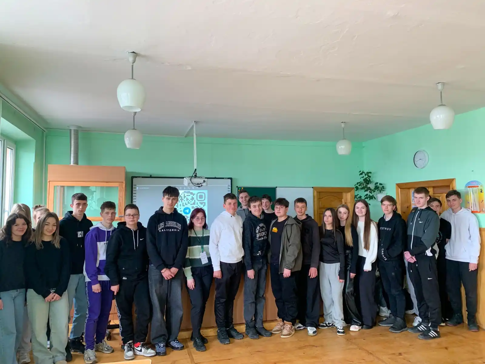 Image from Чернівецький національний університет імені Юрія Федьковича: 😉 Протягом *квітня-травня* відділ комунікацій та брендингу вже *вчетв...