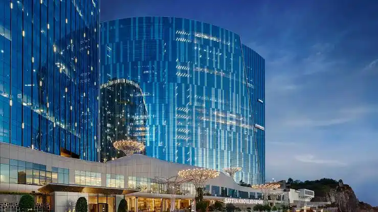 Image from Hyderabad Urban Housing & Real Estate: *Hyderabad Real Estate*  FY-2025 (Housing Units Sold):  🏆 Pune: 85,70...