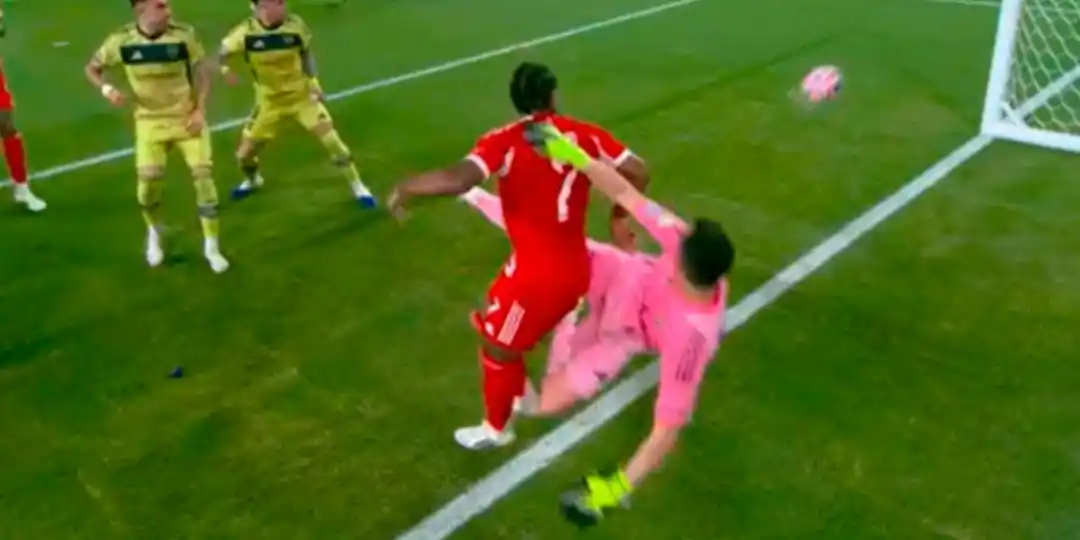 Image from Yo Soy De Boca: *VIDEO* : la infracción a Marchesín en el gol anulado del Bayern *Mirá...