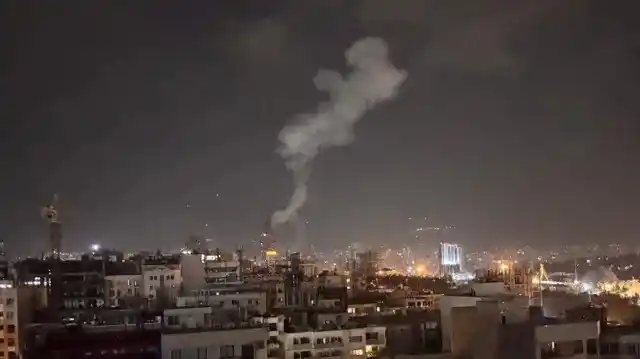 Image from Sputnik Arabic | سبوتنيك عربي: ⚡️💥إعلام إيراني: الدفاعات الجوية تتصدى لأهداف معادية في مدينة كرج غرب...
