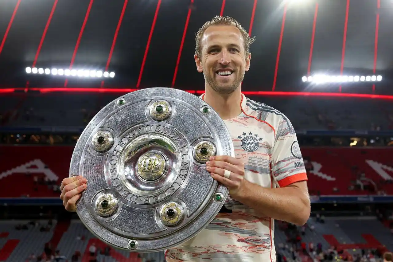 Image from DL esporte: *🔥 ARTILHEIRO IMPLACÁVEL! | Os números de Harry Kane pelo Bayern! 🔴⚪...