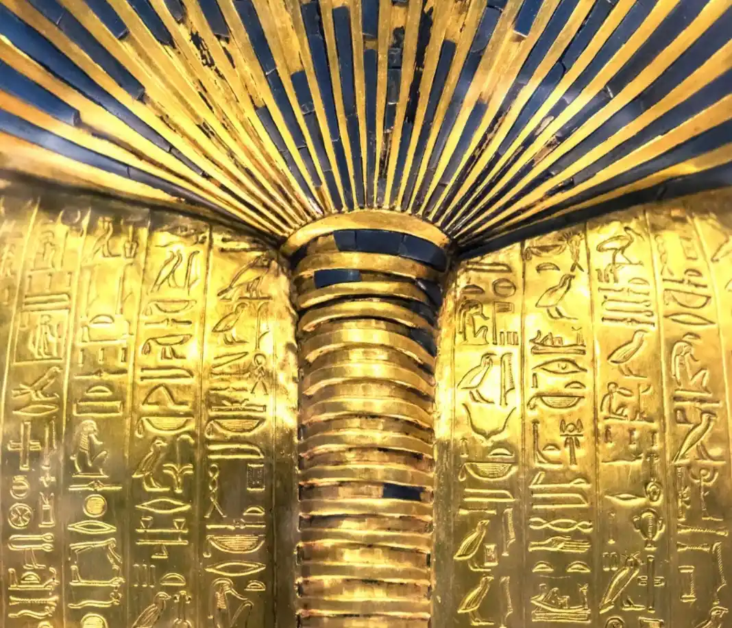 Image from Historia National Geographic: 🔎*CURIOSIDADES DE LA HISTORIA*🔍 👀 Todos conocemos la máscara de Tu...