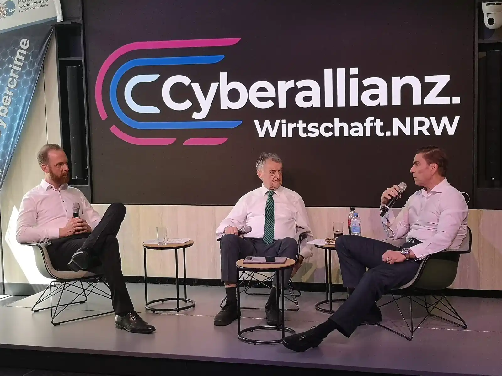 Image from Polizei NRW Herford: „Cyberangriffe passieren heute fast täglich überall rund um die Uhr. D...