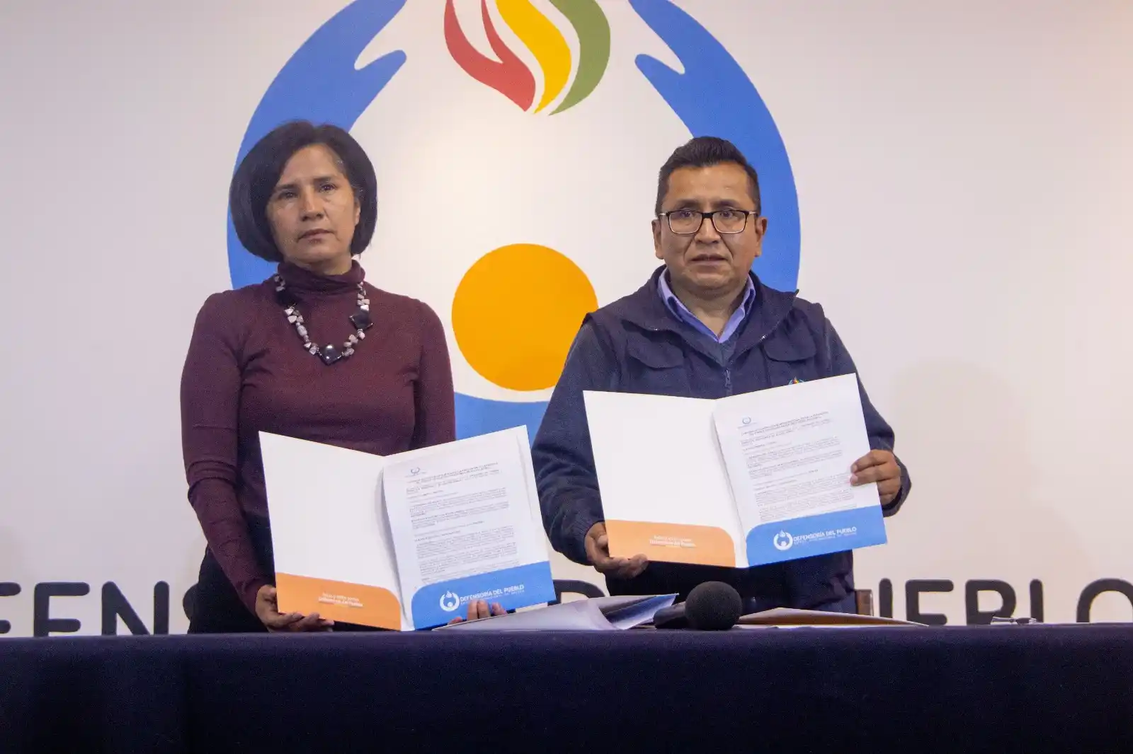 Image from Defensoría del Pueblo de Bolivia: *📄|| DEFENSORÍA DEL PUEBLO Y ERBOL SELLAN ACUERDO QUE IMPULSARÁ FORMA...