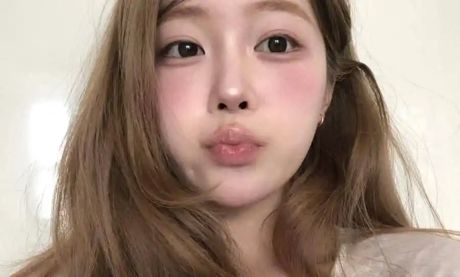 Image from 🫶🏻 𝓖𝐥𝐨𝐰𝓤𝐩 𑁯ᰍ 𝓣𝐢𝐩𝐬 🩷 Im just a girl STICKERS Belleza Glow Up Identificarse Whatsapp My Honest Reaction: .¿ Eres lesbiana ? Sí ( amarillo ) / No ( roj...