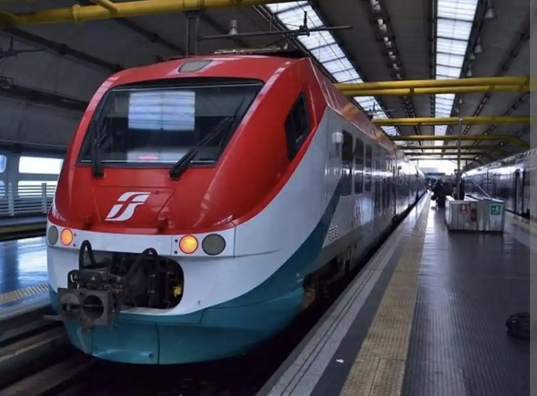 Image from Roma Capitale: ⚠️ *Ferrovie FL1 e Leonardo Express, incendio vicino ai binari: parzia...