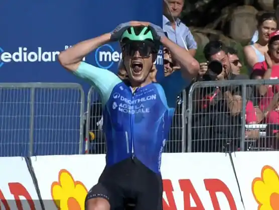 Image from EsCiclismo.Com | Ciclismo: *Giro de Italia: Nicolas Prodhomme conquista Champoluc, Isaac del Toro...