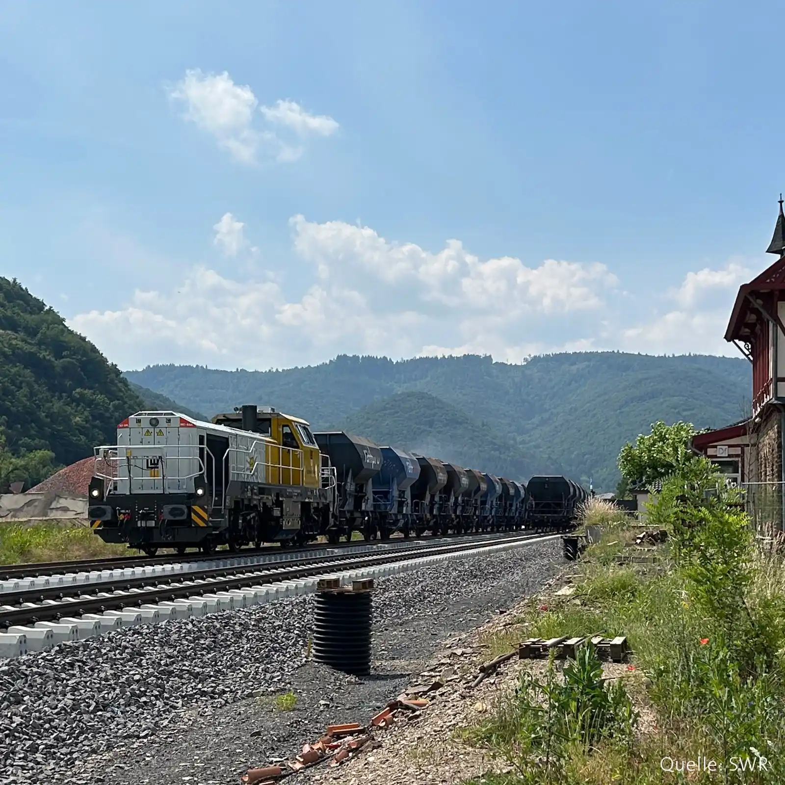 Image from SWR Koblenz: Good News für den Feiertag! 🥳 🏗️ Beim Wiederaufbau im Ahrtal tut si...