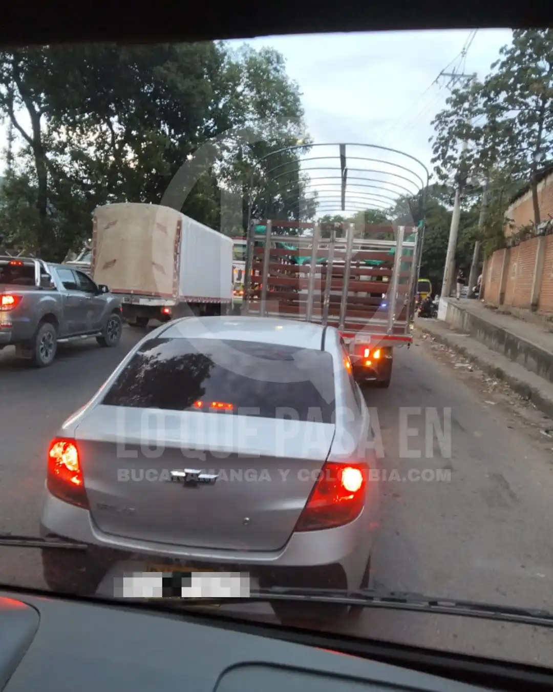 Image from Lo Que Pasa En Colombia: Gran congestión en la vía al Café...
