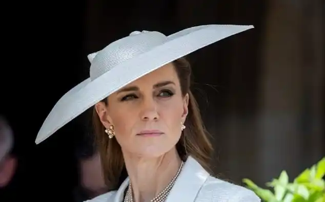 Image from Daily Mail: Kate breaks her silence after pulling out of Royal Ascot. See more ➡️...