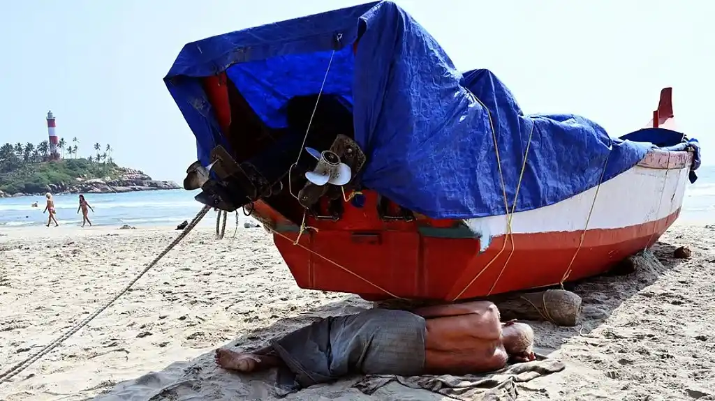 Image from Fishery.News: *𝗞𝗲𝗿𝗮𝗹𝗮’𝘀 𝗙𝗶𝘀𝗵𝗶𝗻𝗴 𝗖𝗿𝗶𝘀𝗶𝘀: 𝗢𝗻𝗹𝘆 𝟭𝟬𝟬 𝗗𝗮𝘆𝘀...