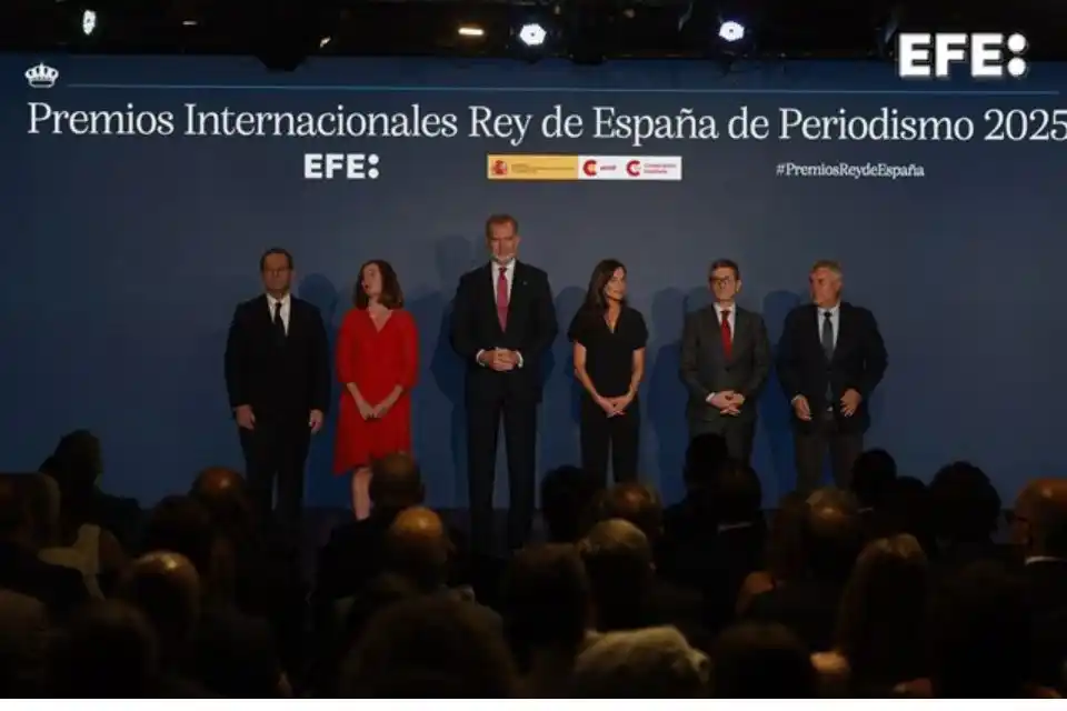 Image from Venezuela al Minuto (VAM): *💡La Nota Positiva*  *🏆📰🇪🇸 Operación Retuit recibió Premio Rey de...