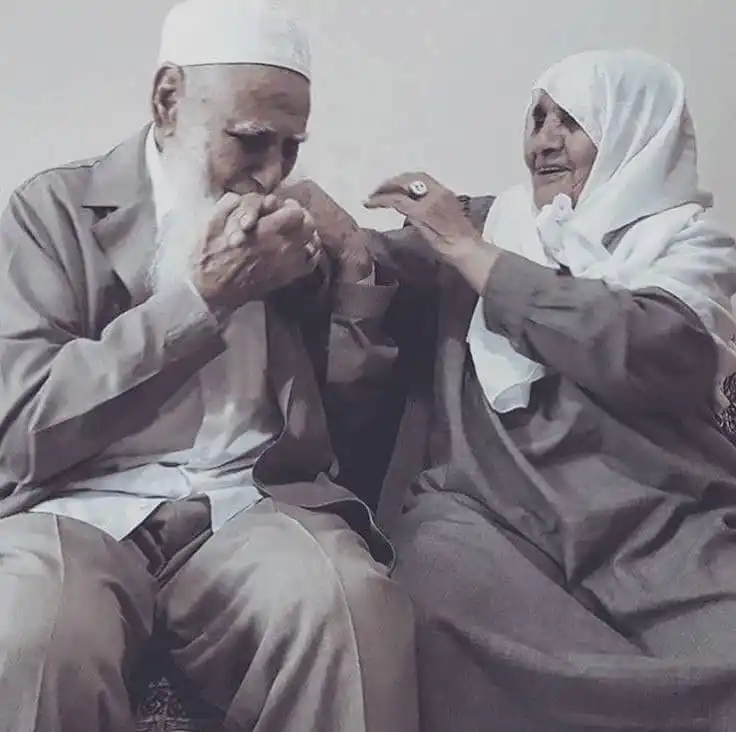 Image from 🩺 ډاکټر حنیف طبي معلومات ✅️: *له مور او پلار سره داسې چلند وکړئ چې له خپلو اولادونو يې تمه لرى!*  *...