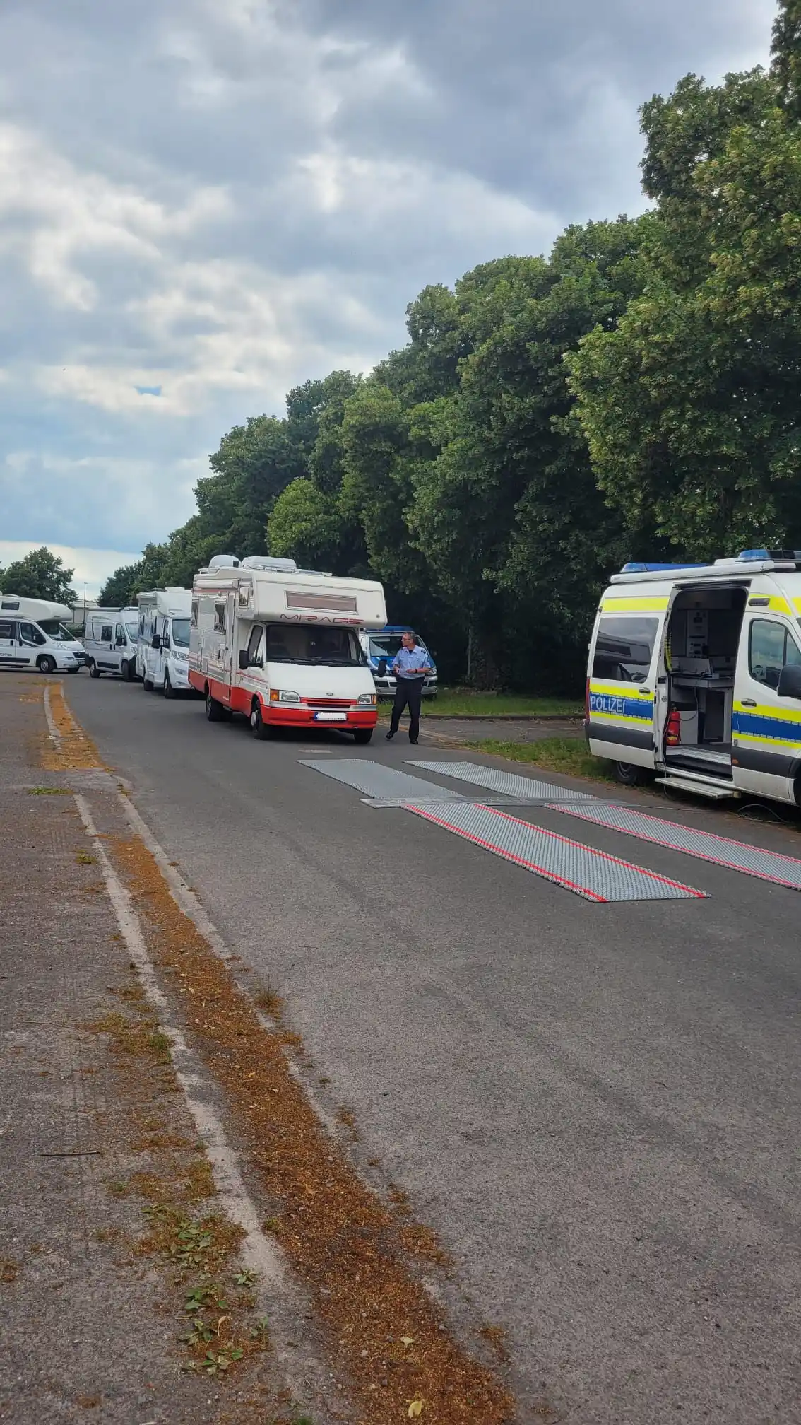 Image from Polizei NRW Hamm: Mit dem heutigen _Polizeifunk_ verabschieden wir uns ins Wochenende 👮...