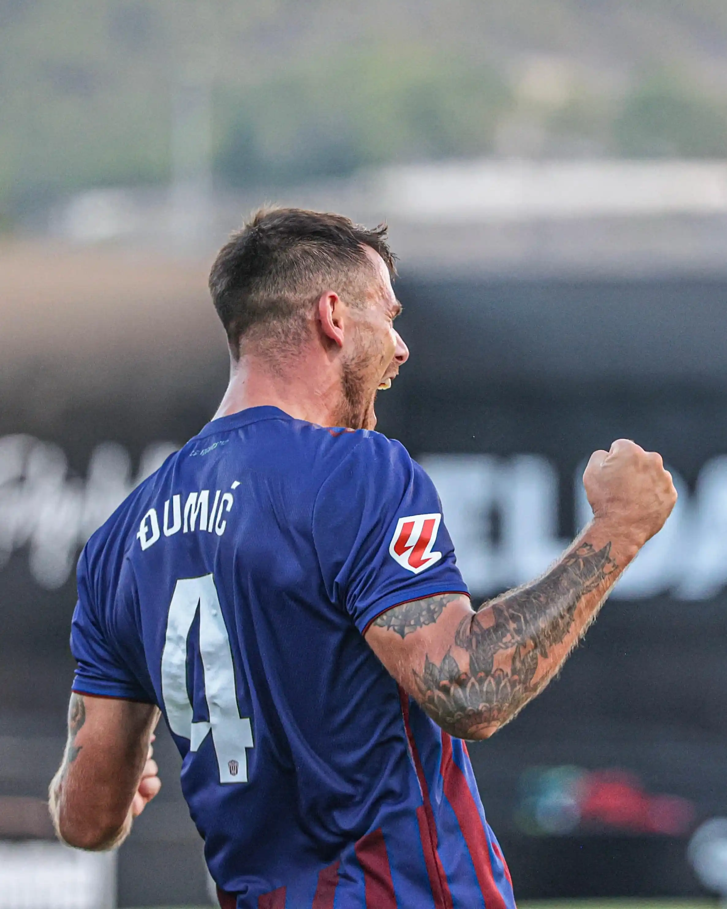 Image from CD Eldense: 📯 𝗢𝗙𝗜𝗖𝗜𝗔𝗟 | Dario Đumić, renovado hasta 2027 ✍🏻🔵🔴  🔙 Llegó...