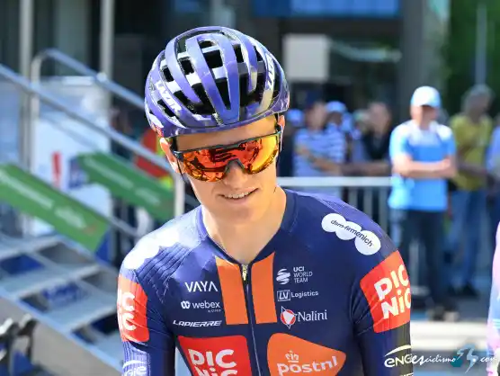 Image from EsCiclismo.Com | Ciclismo: *Oscar Onley se impone en la etapa reina del Tour de Suiza y Kévin Vau...