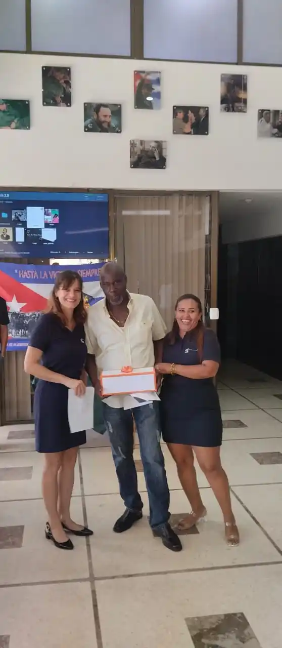 Image from CADECA-Casas De Cambio: 📣 RECONOCIMIENTOS 🎊Hoy, en matutino especial por el 31 aniversario...