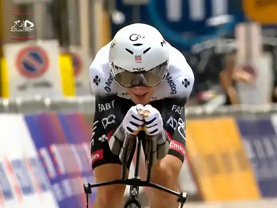Image from EsCiclismo.Com | Ciclismo: *Schwarzbacher vuela en Rho y se convierte en el primer líder del Giro...