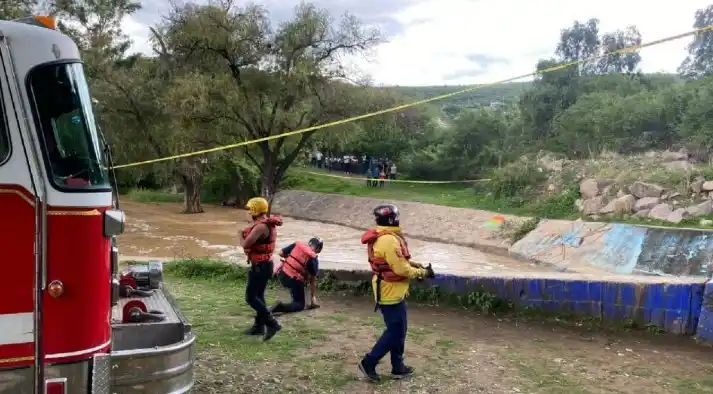 Image from Sucesos en Periódico AM  🚓: *Se mete a nadar a un arroyo y se lo lleva la corriente hasta una pres...