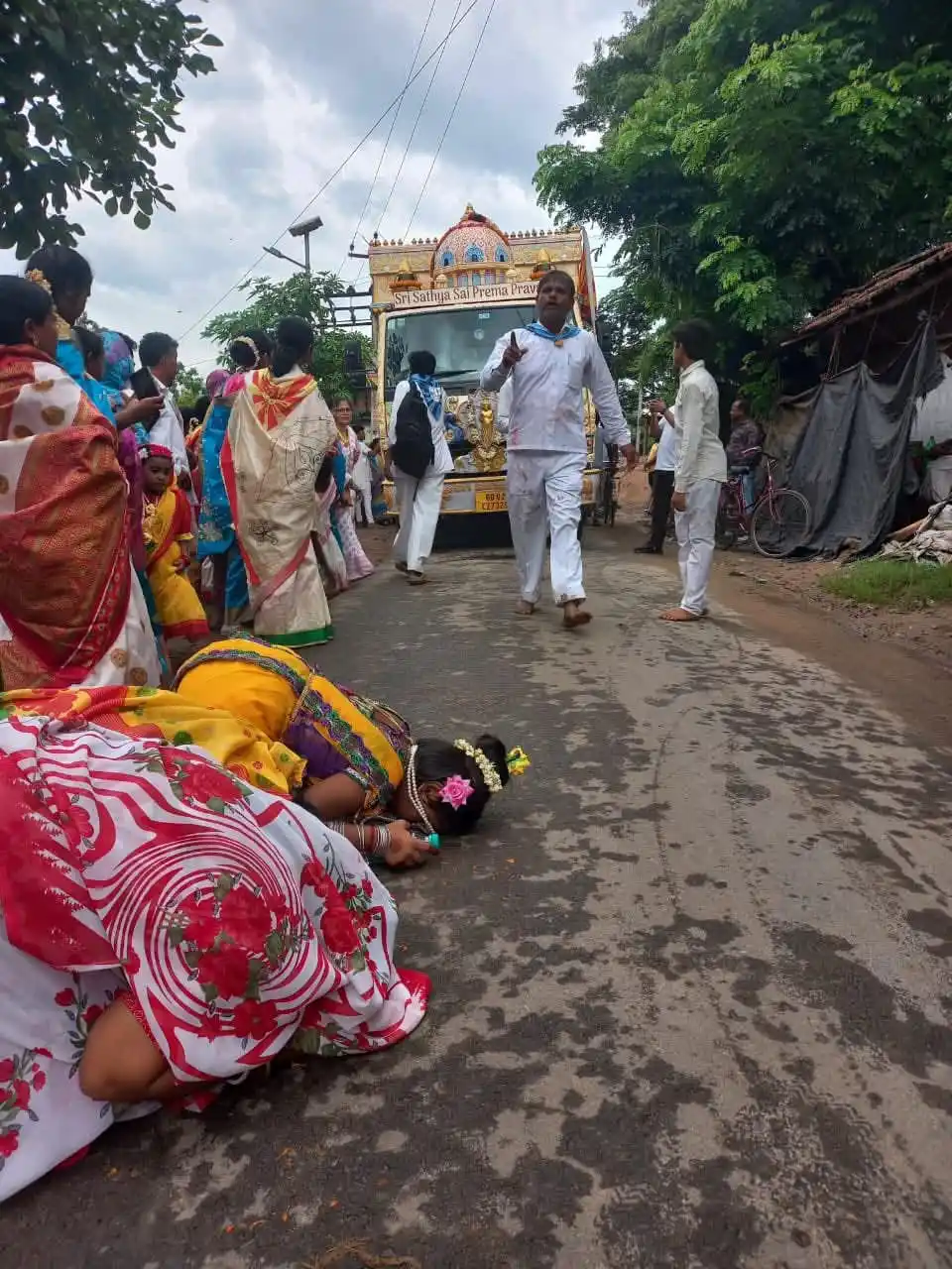 Image from Sri Sathya Sai Seva Organisations, India - Official: Aum Sri Sai Ram A Sacred Journey of Love: Sri Sathya Sai Prema Prava...