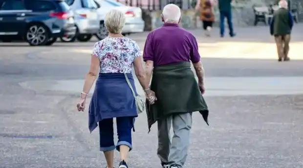 Image from elDiario.es: 💶 *¿Está en riesgo el complemento en las pensiones de madres por brec...
