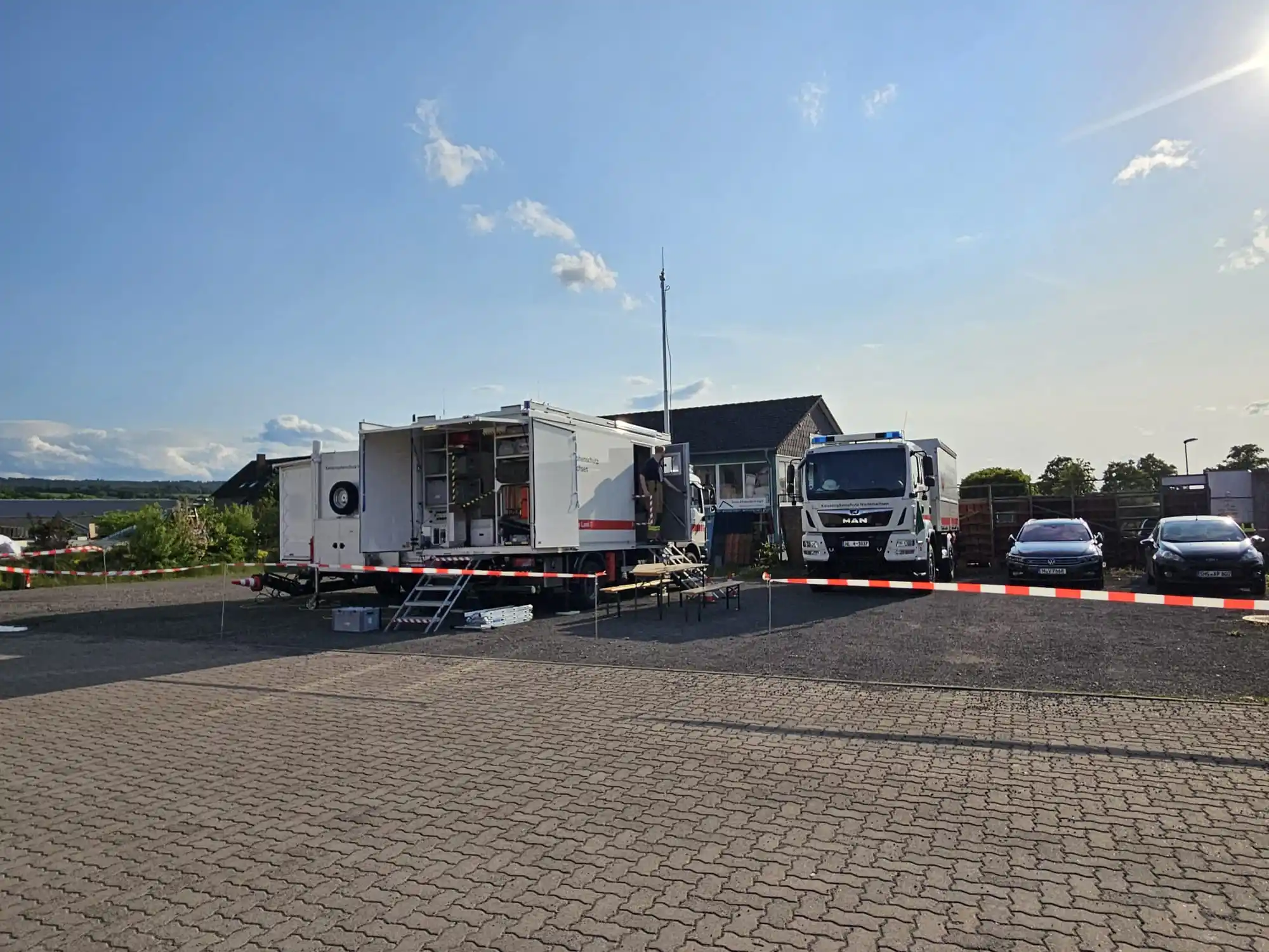 Image from Kreisfeuerwehr Schaumburg: Großübung der Feuerwehr: Werkhalle in Vollbrand – Menschenrettung und ...