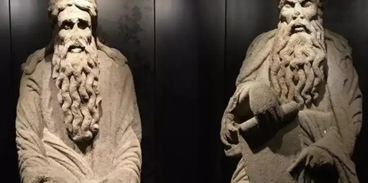 Image from elDiario.es: 🔴 *Los Franco tendrán que devolver las estatuas del Pórtico de la Glo...
