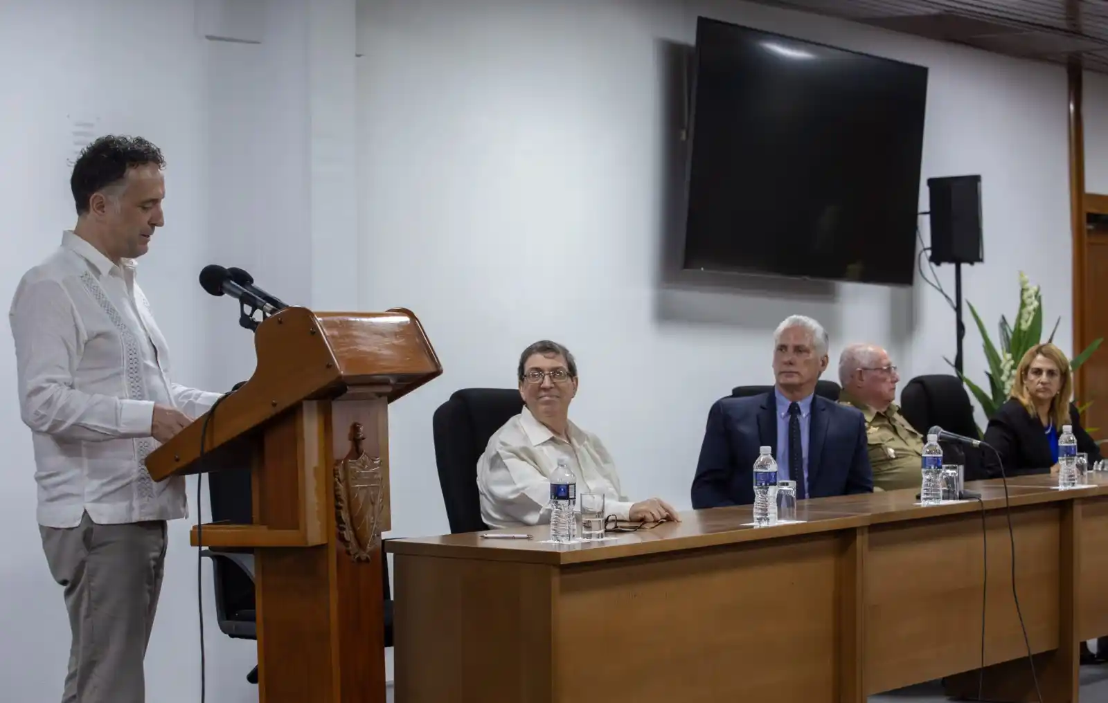 Image from Razones de Cuba: 🇨🇺✊ ¡Cuba crea Comisión Nacional de Derecho Humanitario! Noticia: C...