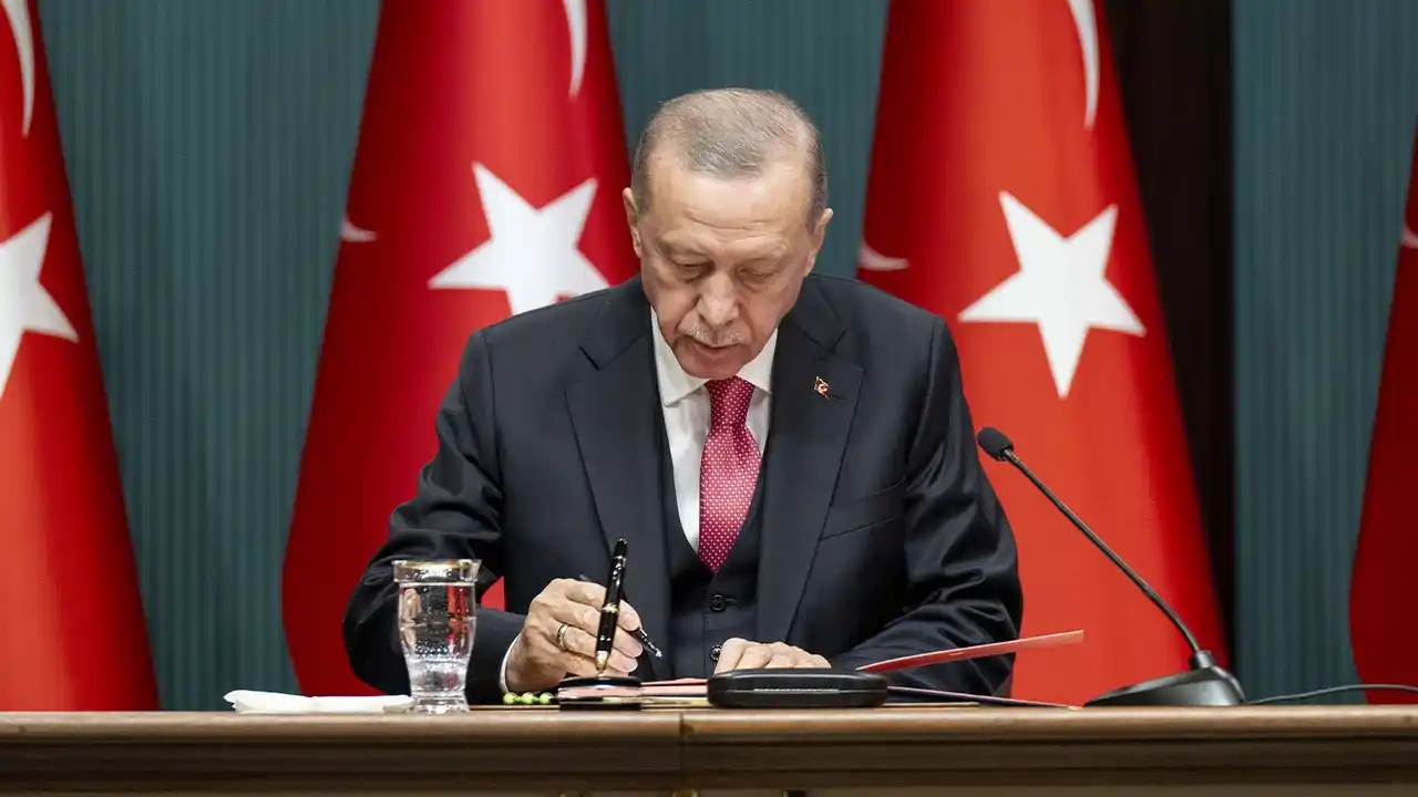 Image from Türkiye Gazetesi: Cumhurbaşkanı Erdoğan imzaladı! Kritik atamalar ilan edildi https://ww...