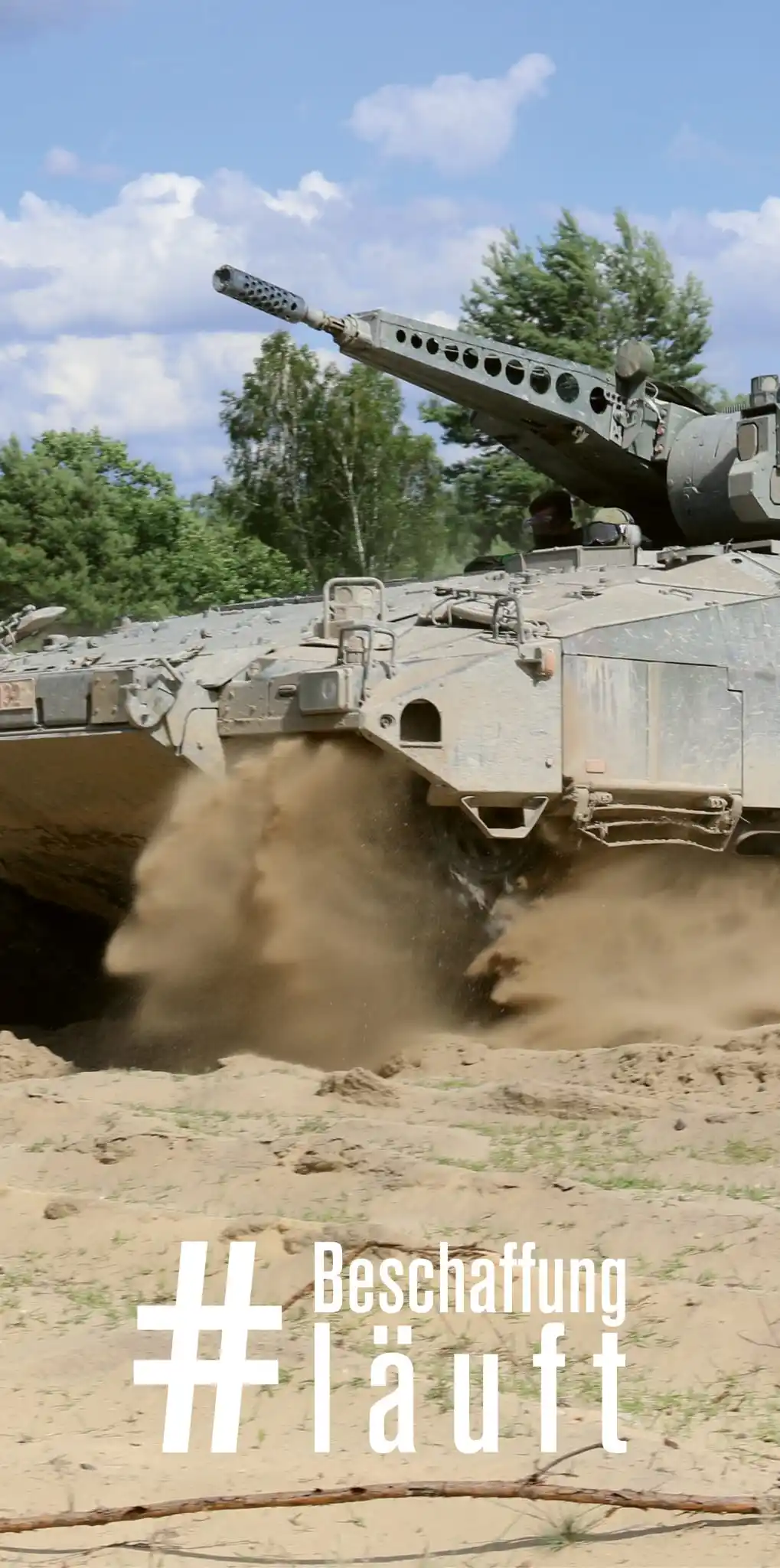 Image from Ausrüstung Bundeswehr: 💨Mit Vollgas durch den Sand - die Technik soll zeigen, was sie kann! ...