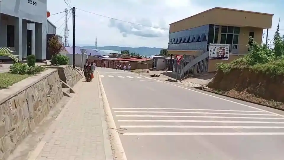 Image from Tedros Info: Abakoresha umuhanda Tyazo -Kibogora -Kabuga mu Karere ka @Nyamasheke ...