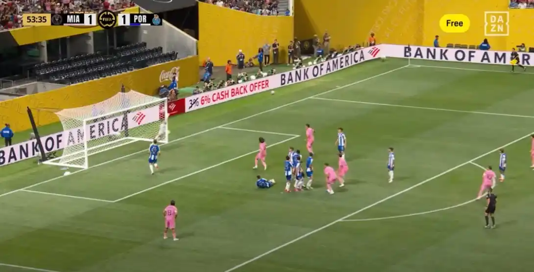 Image from Perú21 : *⚽️ Bendita zurda: El golazo de tiro libre de Lionel Messi para remont...