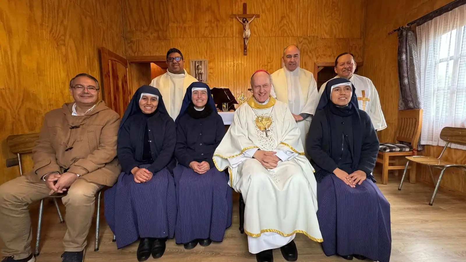 Image from Diócesis de Linares-Chile: Bienvenida a nueva comunidad religiosa: "Misioneras de Jesús Verbo y V...