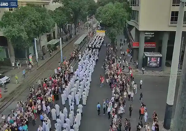 Image from Centro de Operações e Resiliência (COR-Rio): *EVENTO RELIGIOSO NO CENTRO | VIAS BLOQUEADAS*  Começou a procissão do...