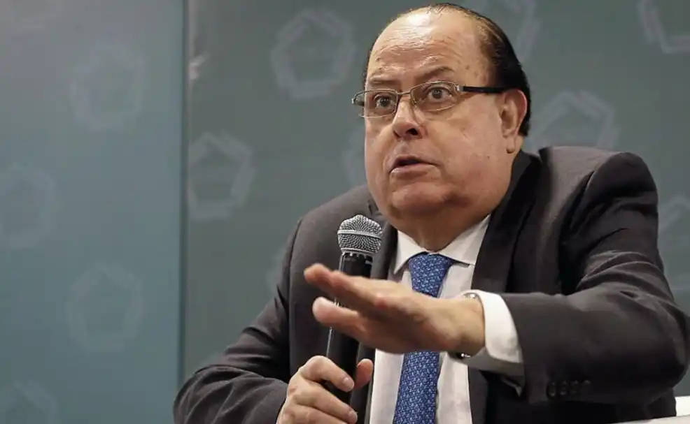 Image from Perú21 : 🇫🇷🇨🇭 Julio Velarde viajará a Francia y Suiza para participar de co...
