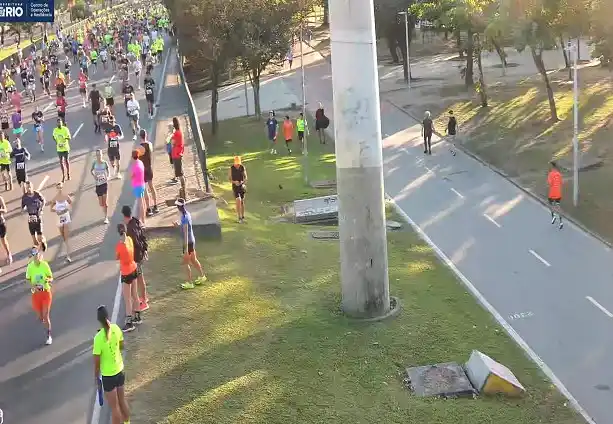 Image from Centro de Operações e Resiliência (COR-Rio): *INTERDIÇÃO NO ATERRO DO FLAMENGO* Se liga, motorista! As pistas do ...