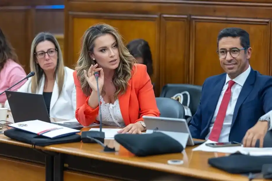 Image from CM Política : *Marta Silva é candidata do Chega à Câmara do Seixal*  https://tinyurl...