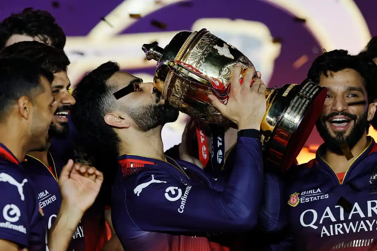 Image from Sportz Point | Follow your game: 𝟏𝟖 ♾️  Finally, after a wait of 18 years, Virat Kohli got to kiss th...