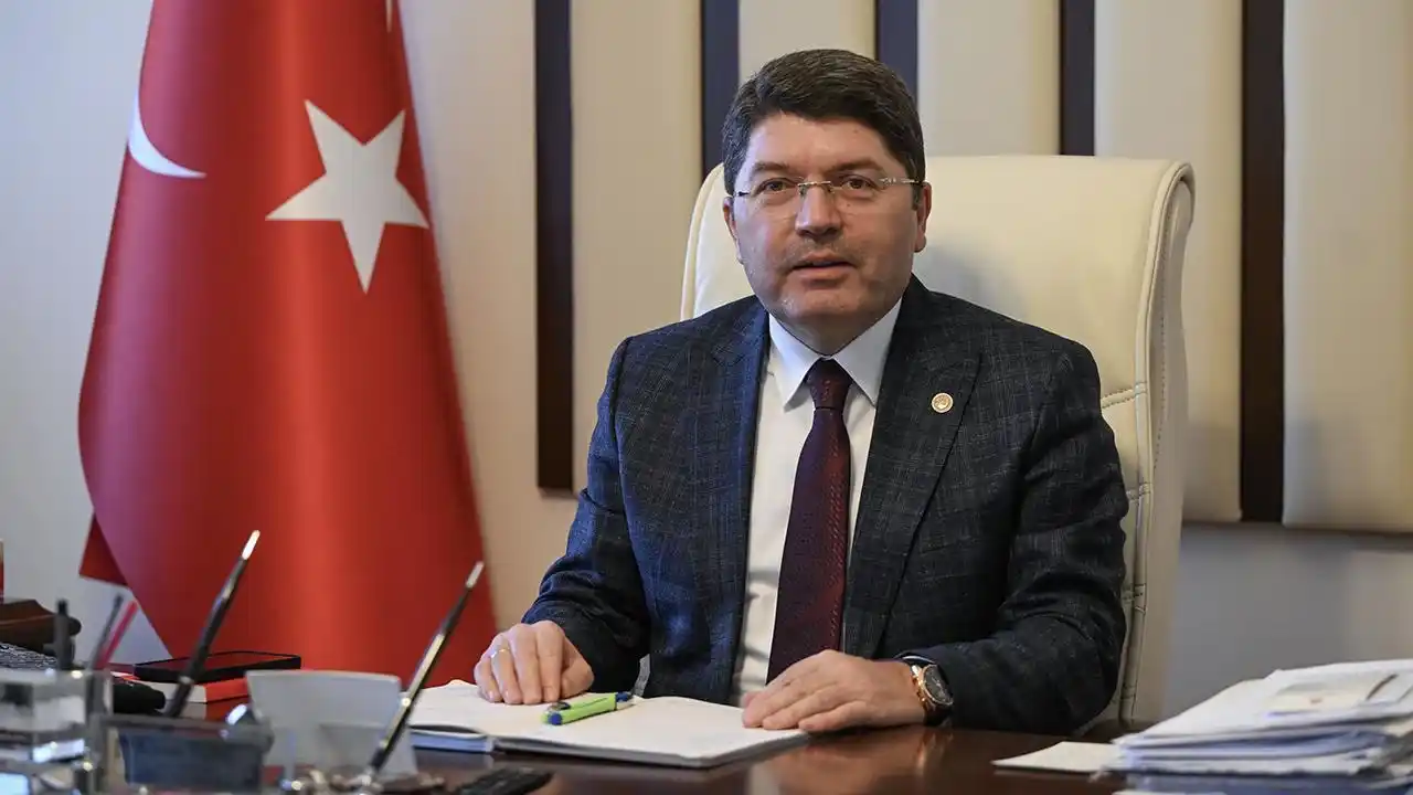 Image from Onedio: Adalet Bakanı Yılmaz Tunç:  "Türkiye'yi demokrasi bile olmayan, serbes...