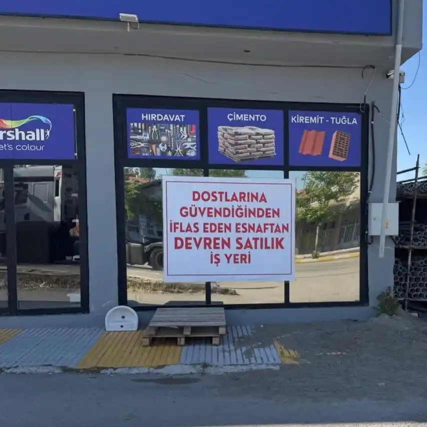 Image from Onedio: Çorum’da iflas eden bir esnaf, dükkanını satışa çıkardı: "Dost bildik...