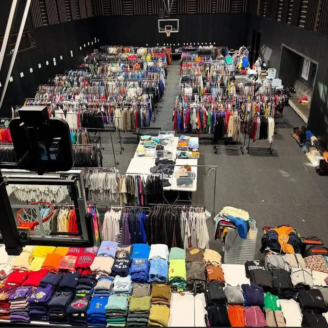 Image from MUSIC WORLD 🌎 ☑️: Drake's wardrobe is like a store.😳‼️...