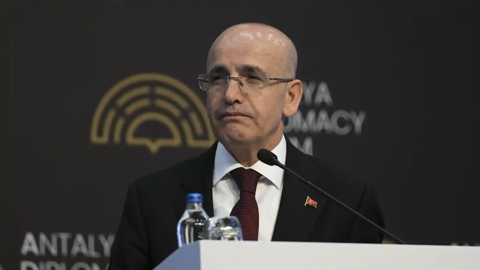 Image from Onedio: Hazine ve Maliye Bakanı Mehmet Şimşek, faizin enflasyona paralel şekil...