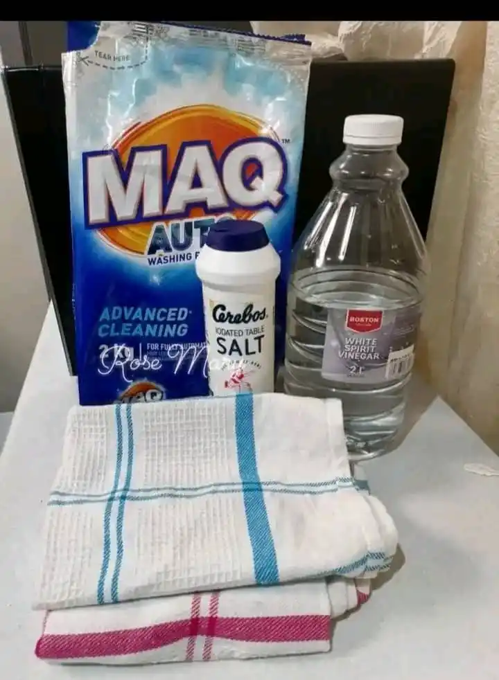 Image from Kubika nekurongedza mumba Chef SK🍴🚿🧹💅🇿🇼: Here is a simple hack for your dish cloths... *hot water *washing pow...