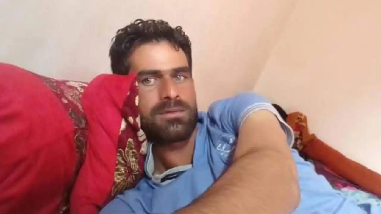 Image from The Asian News Hub: Man Dies After Falling from Tree in Shopian https://www.asiannewshub.c...