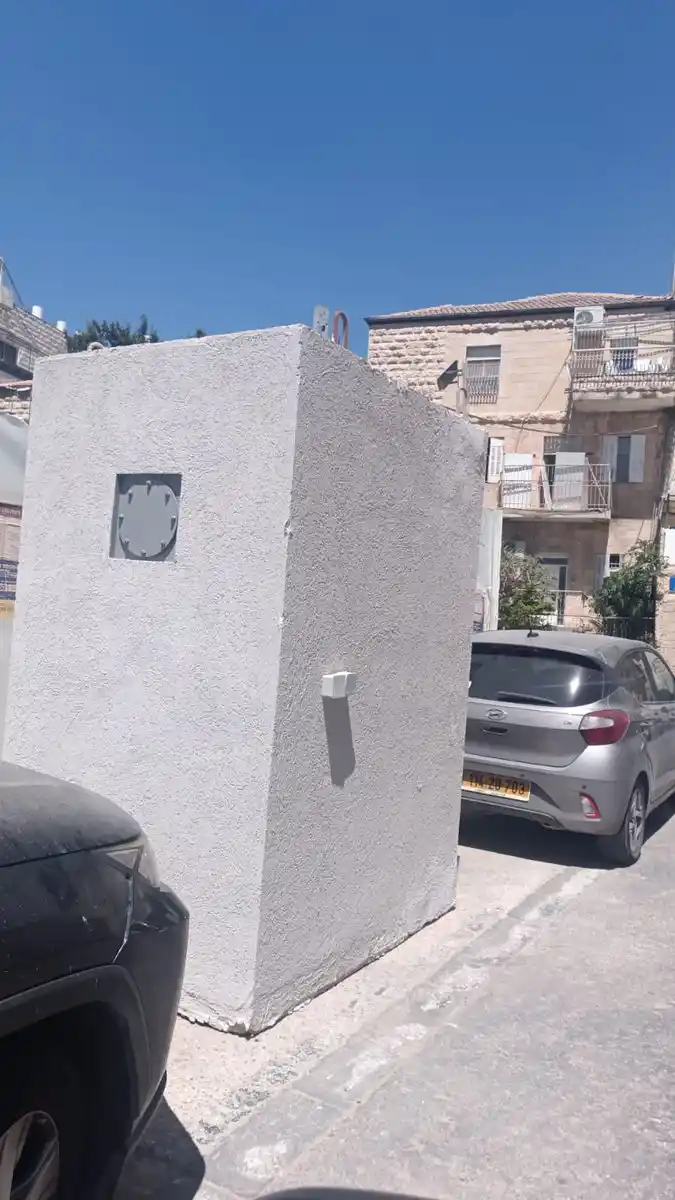 Image from המיטב שבסטטוס 😅: מנחם קולדצקי: גם לחרדים: בשכונת גאולה בירושלים הוצבו מיגוניות חדשות   ...
