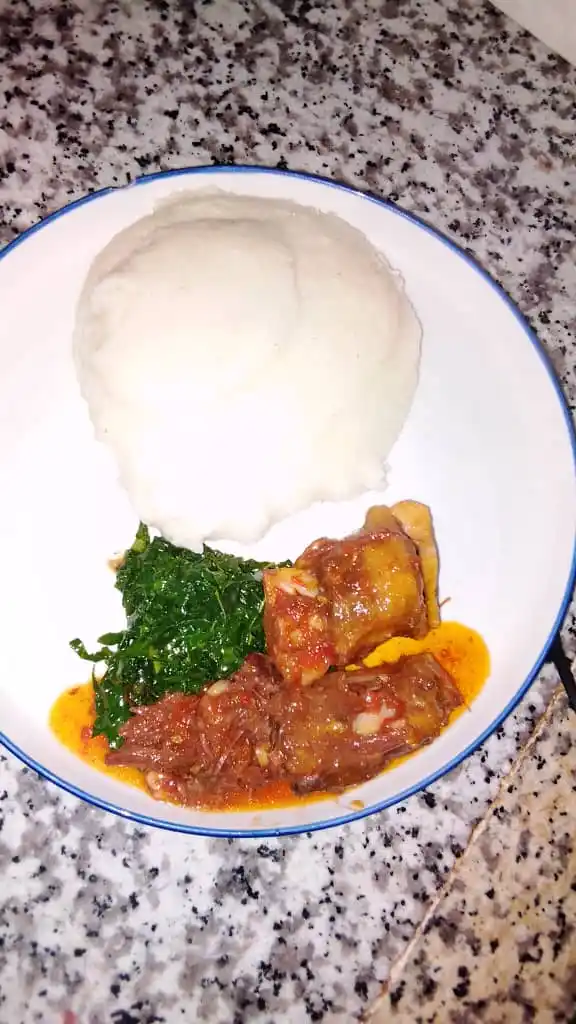 Image from Kubika nekurongedza mumba Chef SK🍴🚿🧹💅🇿🇼: Plate 1 sadza vege n oxtail rate out of 10...