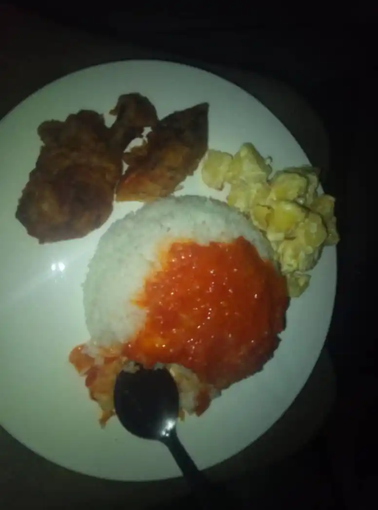Image from Kubika nekurongedza mumba Chef SK🍴🚿🧹💅🇿🇼: Plate 3 Rice , soup, potatoe salad and chicken...