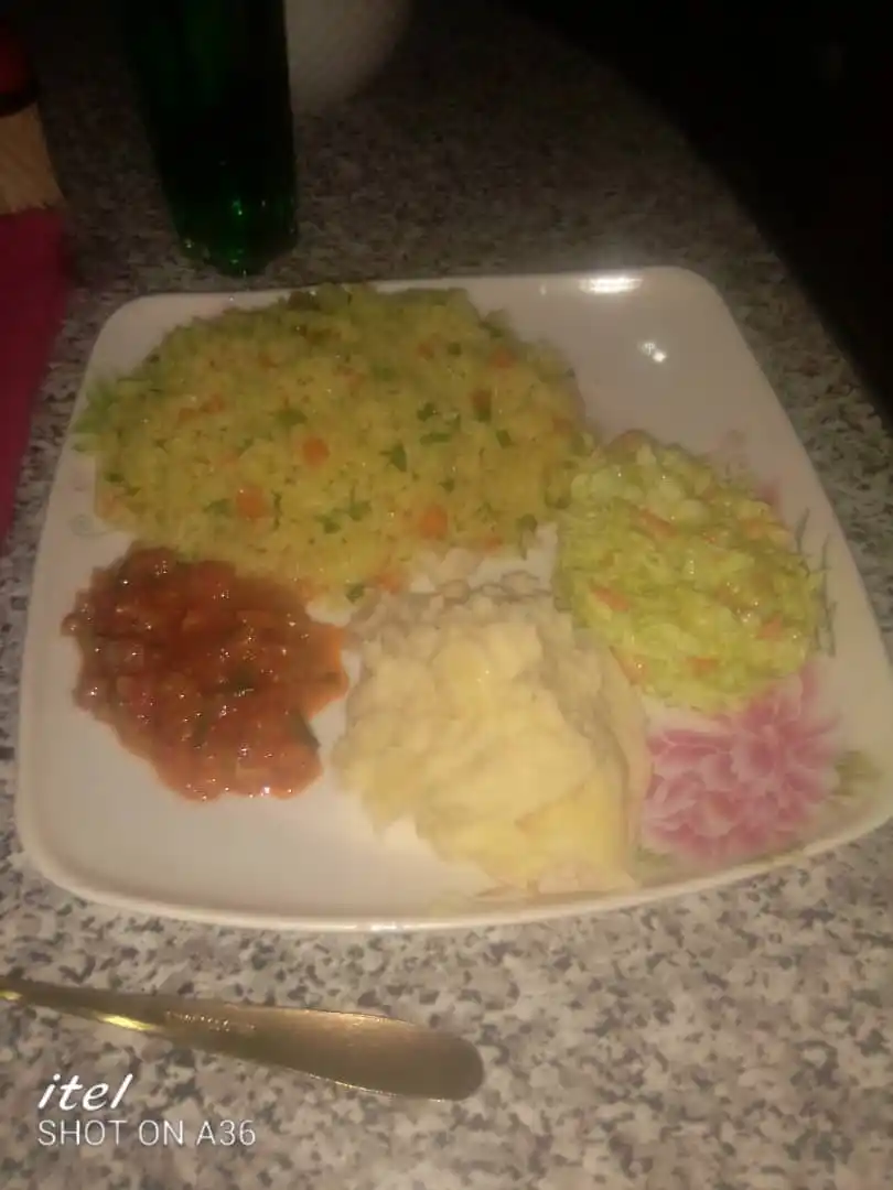 Image from Kubika nekurongedza mumba Chef SK🍴🚿🧹💅🇿🇼: Plate 4 Fried rice, mashed potato, coleslaw salad...